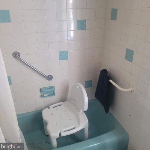 2329 11 St, Philadelphia PA 19133-1005 exterior