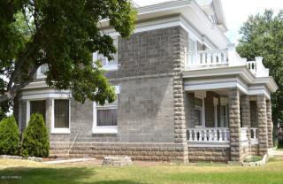 101 Pearne St, Toppenish, WA 98948-1352