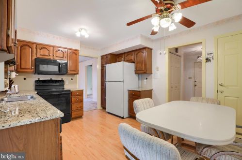 1542 Jefferson Ct, Lancaster PA  17602-1244 exterior