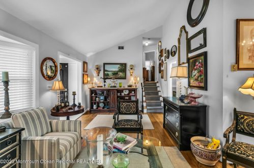 37 Walnut Ave, Tinton Falls NJ 07701-6132 exterior