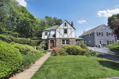 769 Grange Rd, Teaneck, NJ 07666-4210