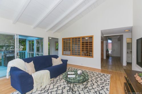 1069 Kaumoku St, Honolulu HI  96825-1307 exterior