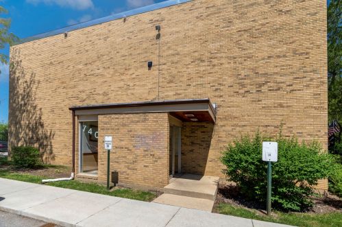 740 Dempster St, Mount Prospect, IL 60056-6138