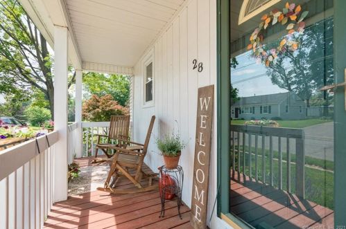 28 Connecticut Ave, Southington, CT 06489-2319