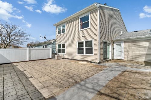 1444 Ash Ct, Carol Stream IL  60188-9071 exterior