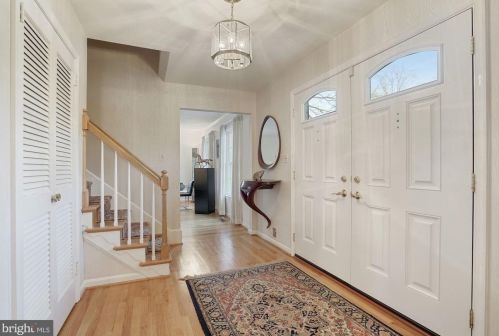 4062 Ridgeview Cir, Mc Lean, VA 22101-5810
