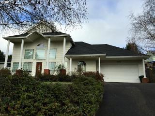 2492 Loma Vista Dr, Roseburg, OR 97471-6149
