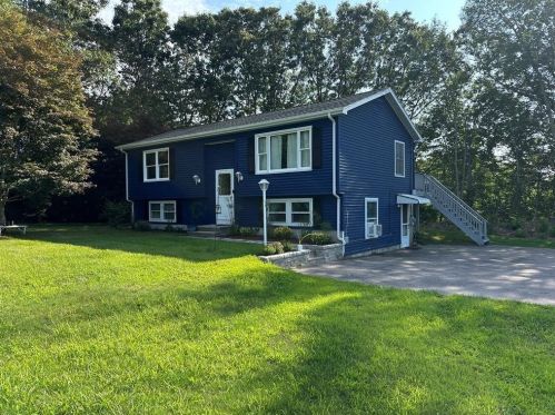 16 Walton St, Westerly, RI 02891-1222
