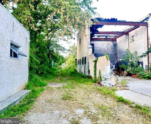 6235 Arch St, Philadelphia, PA 19139-2217