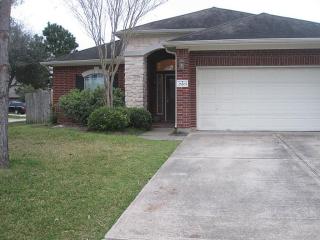 25203 Saber Oaks Dr, Richmond TX  77406-7266 exterior