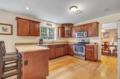 11 Jo Mar Dr, Sandy Hook, CT 06482-1210