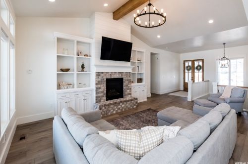 379 Sarah St, Providence UT 84332-9637 exterior