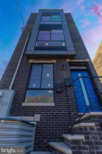 2327 3rd St, Philadelphia, PA 19133-2906