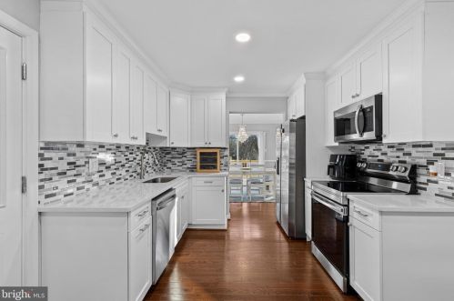 5002 Ten Mills Rd, Columbia MD  21044-1539 exterior