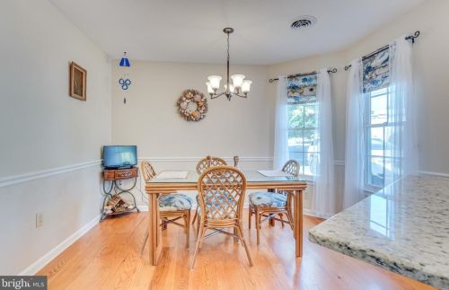 1942 Fairview Dr, Berkeley Springs WV  25411-3219 exterior