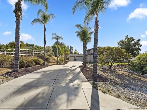 18477 Hollowtree Ln, Riverside CA  92504-9467 exterior