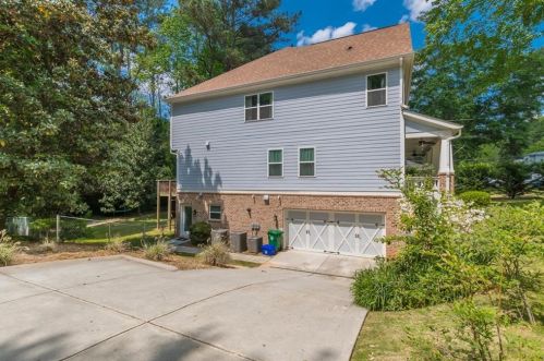 1648 Beacon Hill Blvd, Atlanta GA  30329-2556 exterior