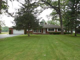 8 Elmwood Dr, Kankakee, IL 60901-5909