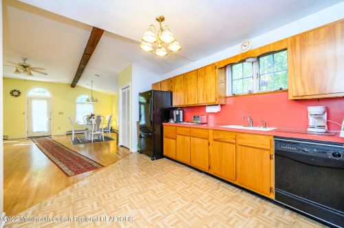 176 Hudson Ave, Tinton Falls NJ 07701-2140 exterior