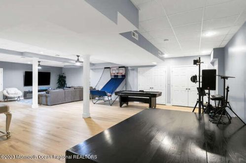 15 Pegasus Dr, Tinton Falls NJ 07724-2875 exterior