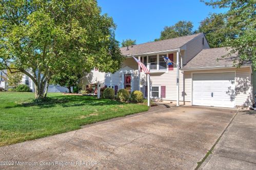 109 Darien Rd, Wall Township, NJ 07731-1807
