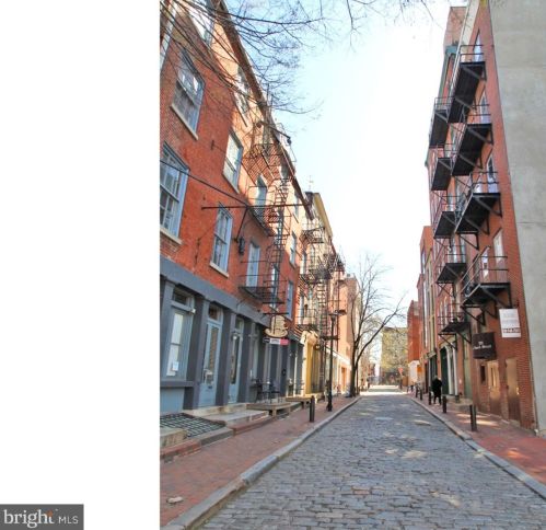 239 Market St, Philadelphia PA 19106-4551 exterior