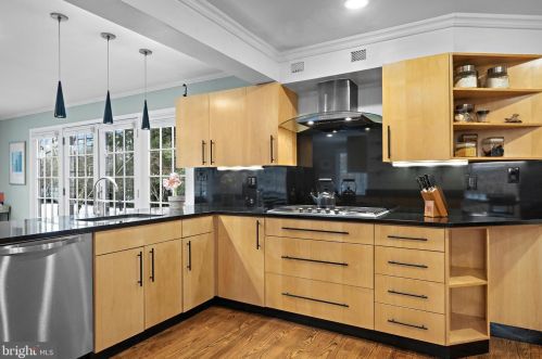 69 Laurel Rd, Princeton NJ 08540-2708 exterior