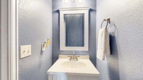 7232 Oak Hl, Aurora CO 80016-2061 exterior