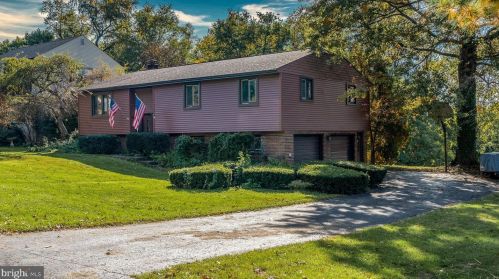 2630 Breezewood Dr, Lancaster, PA 17601-4804