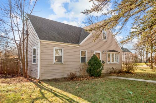 1811 Pratt Ave, Des Plaines, IL 60018-3926