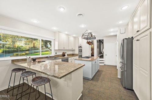 2512 Rockdell St, Glendale CA 91214-2221 exterior