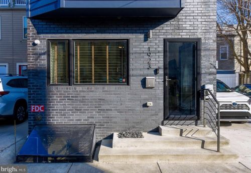 1923 George St, Philadelphia, PA 19130-1509