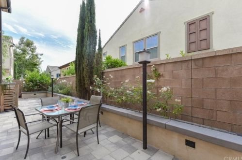 186 Pathway, Irvine CA  92618-8846 exterior