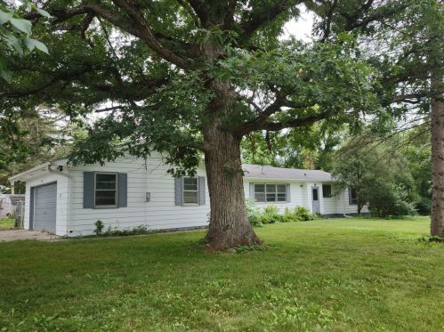 12302 Sunset Dr, Sycamore, IL 60178-8121