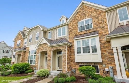 339 Saunders Cir, Carol Stream, IL 60188-3364