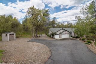 11660 Wilvern Ln, Redding, CA 96003-9528