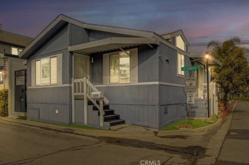 139 Cottonwood Ln, Seal Beach, CA 90740-5970