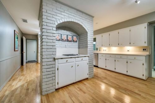 9672 Atherton Dr, Dallas TX  75243-6135 exterior