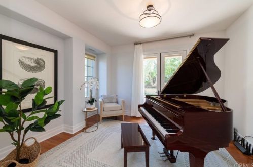 37 Blue Smt, Irvine CA  92603-0168 exterior