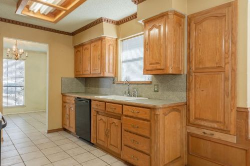 100 Grand Mdw Dr, Fort Worth TX 76108-3942 exterior