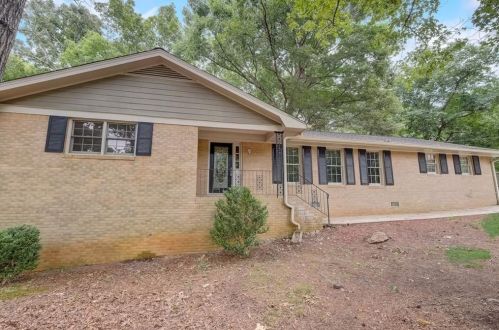574 Horseshoe Cir, Lilburn, GA 30047-6336