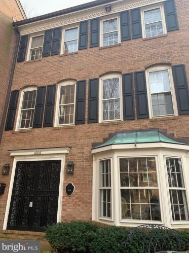 1806 24th St, Arlington, VA 22202-1535