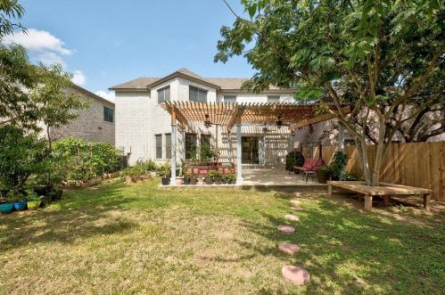 11217 Blairview Ln, Austin TX  78748-3964 exterior
