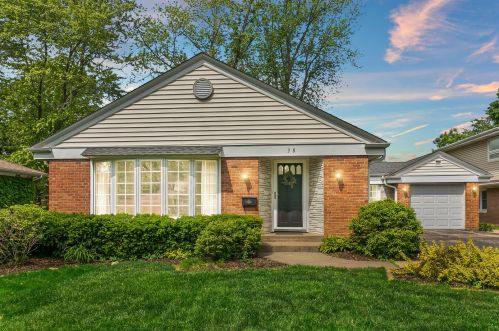 38 Linden Ave, Palatine, IL 60074-5436