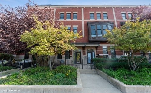 1033 Riverwalk St, Chicago, IL 60610-7398