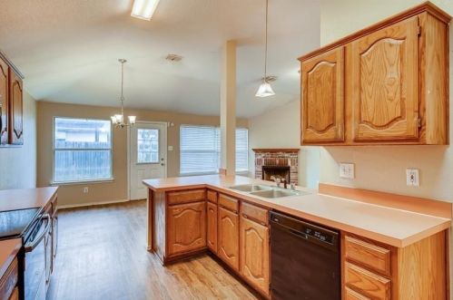 932 Santa Fe Dr, Fort Worth TX  76131-4852 exterior