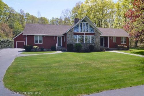525 Maureen Cir, Burrillville, RI 02839-1142