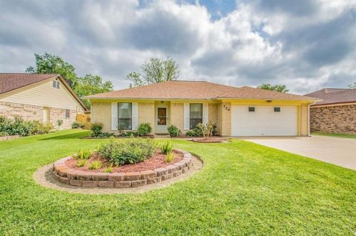 724 Remington Dr, Angleton, TX 77515-3363