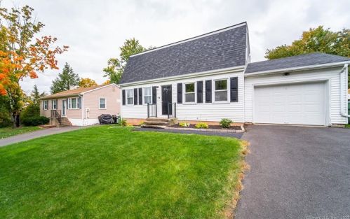 12 Julia Ter, Middletown, CT 06457-5508