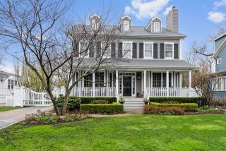 146 Bertling Ln, Northfield, IL 60093-4203